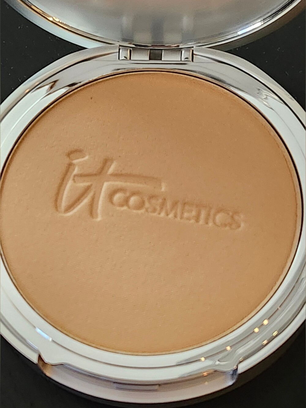 IT Cosmetics CC+ Airbrush Perfecting Powder - Medium Tan. New in box - Picture 3 of 6